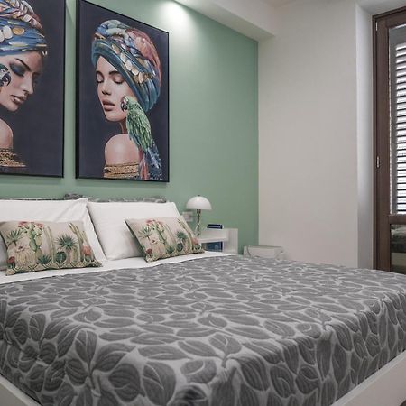 Casa Azzurra Rooms E Apartment Terrasini Bagian luar foto