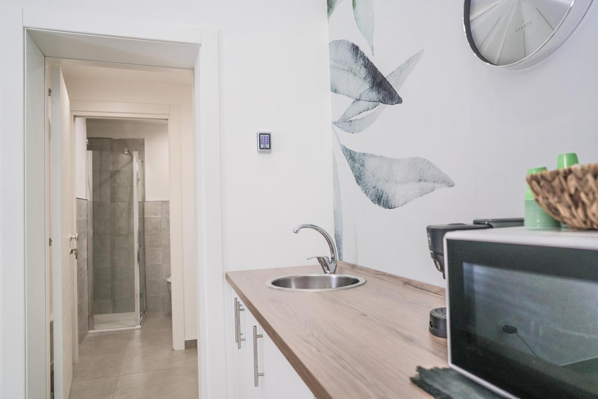 Casa Azzurra Rooms E Apartment Terrasini Bagian luar foto