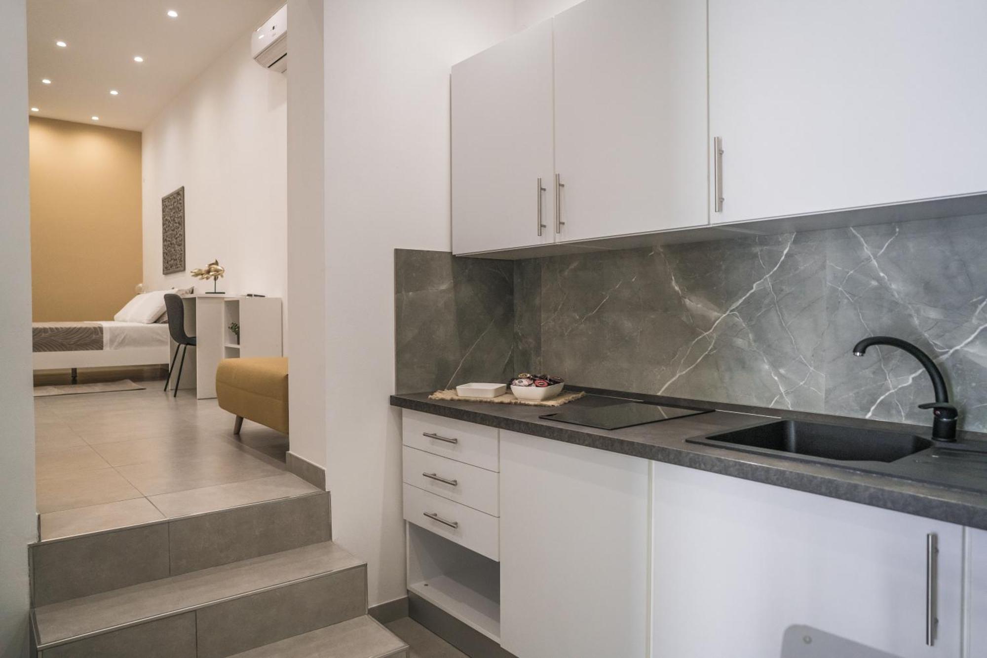 Casa Azzurra Rooms E Apartment Terrasini Bagian luar foto