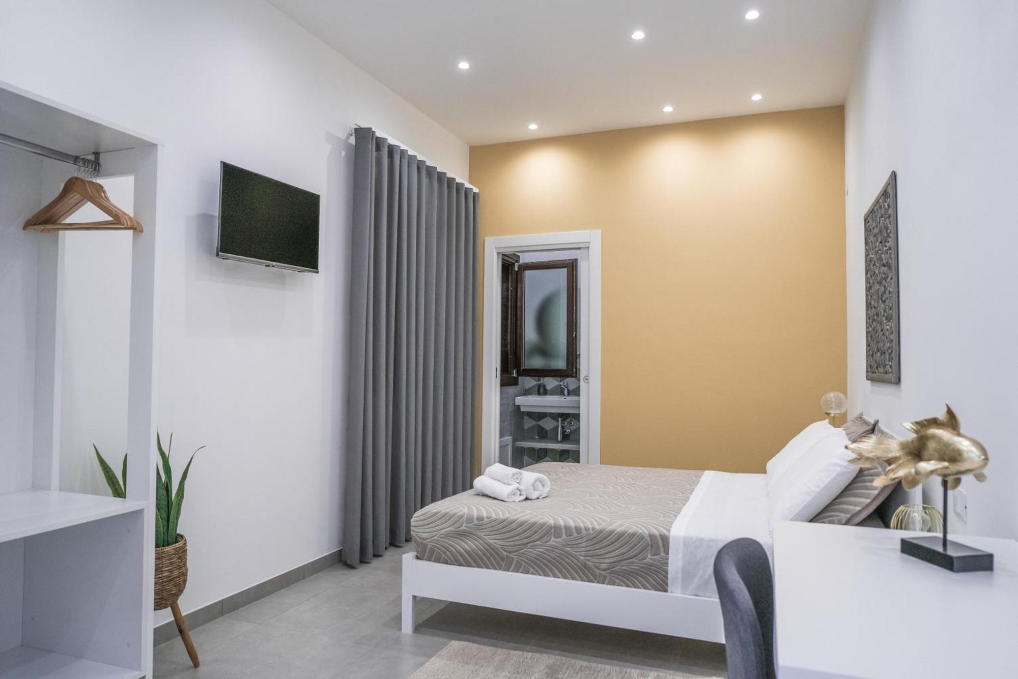 Casa Azzurra Rooms E Apartment Terrasini Bagian luar foto